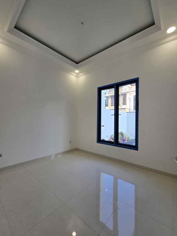rumah baru klasik modern di pondok bambu jaktim
