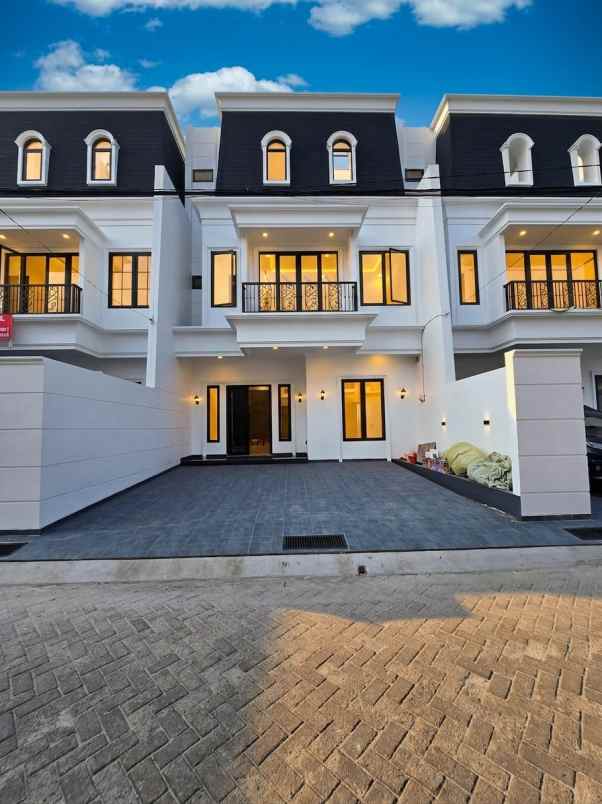 rumah baru klasik modern di pondok bambu jaktim