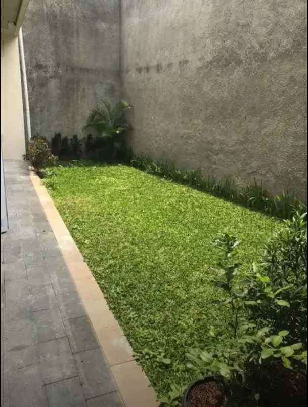 rumah baru siap huni di area kemang jakarta selatan