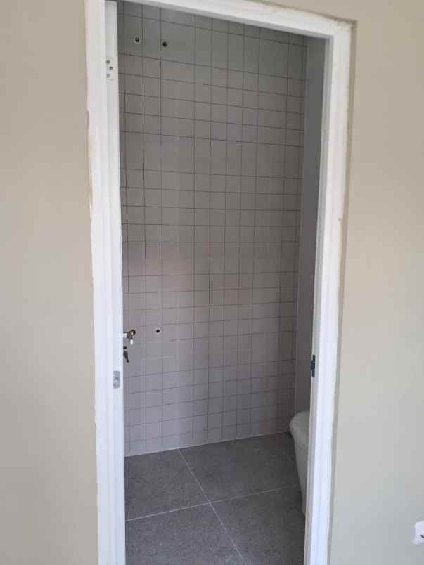 rumah baru siap huni lokasi strategis di griyaloka bsd