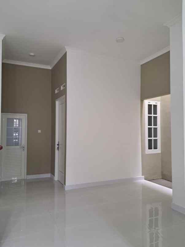 rumah baru siap huni lokasi strategis di griyaloka bsd