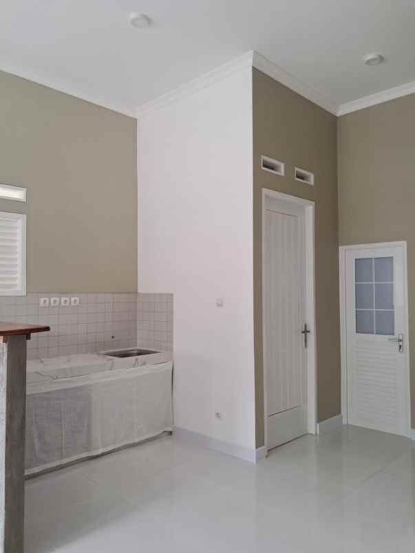 rumah baru siap huni lokasi strategis di griyaloka bsd