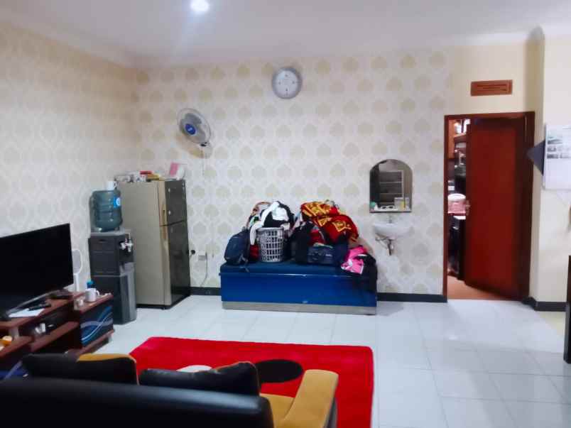 rumah cantik dengan isinya lokasi banjaran