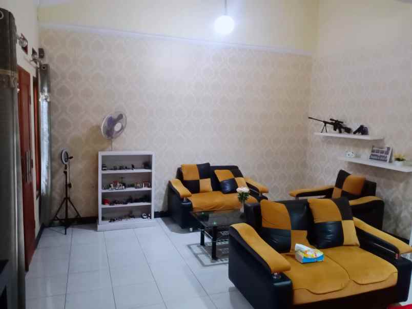 rumah cantik dengan isinya lokasi banjaran