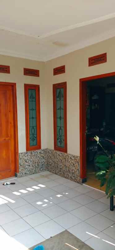 rumah cantik dengan isinya lokasi banjaran