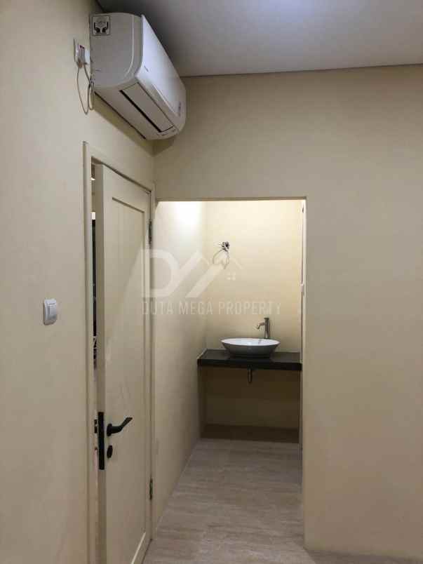 rumah cantik minimalis shm barat graha raya bintaro