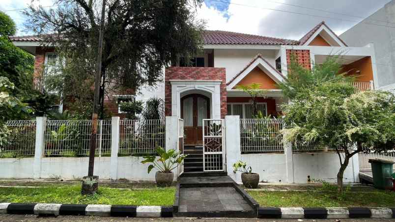 rumah cantik posisi hook di villa cinere mas depok