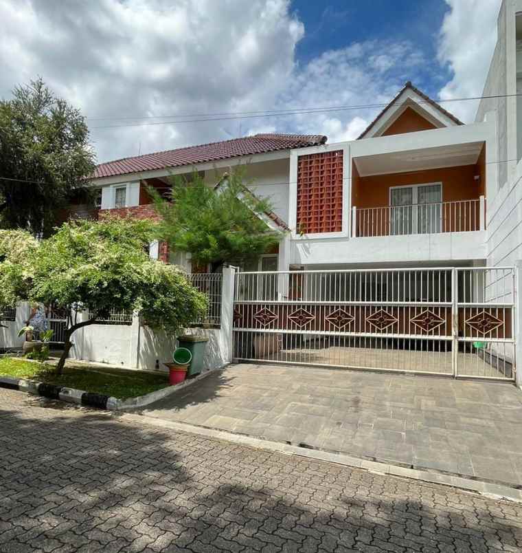 rumah cantik posisi hook di villa cinere mas depok