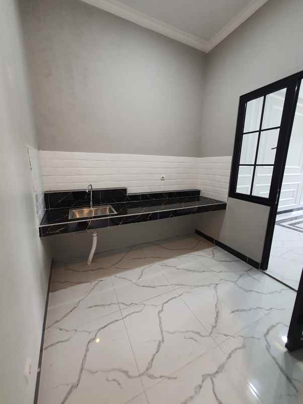 rumah classic bergaya eropa modern di kalimulya depok