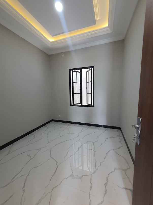 rumah classic bergaya eropa modern di kalimulya depok