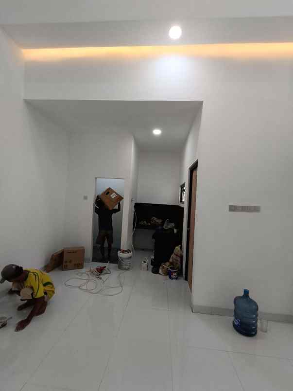 rumah desain modern akses stasiun krl