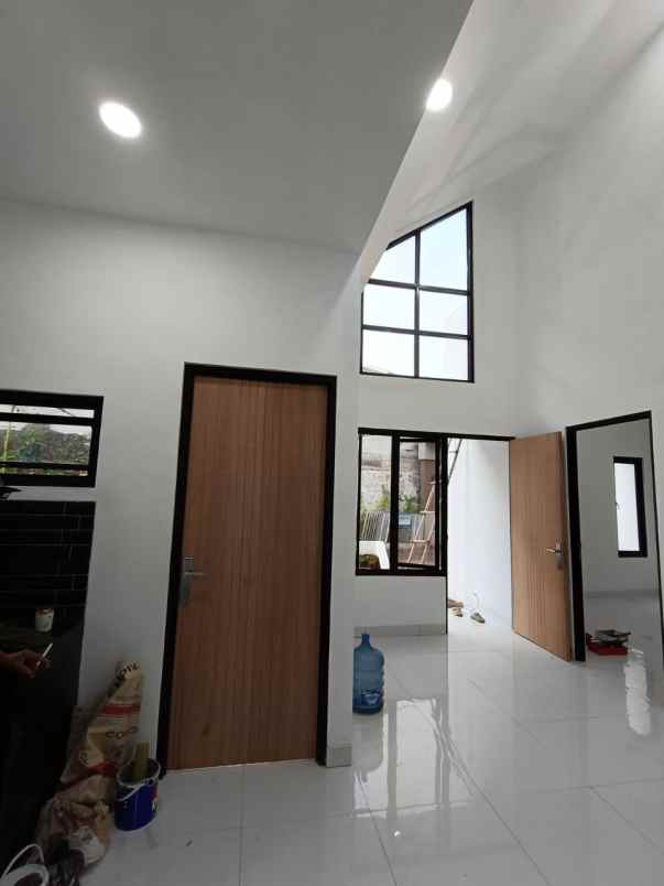 rumah desain modern akses stasiun krl