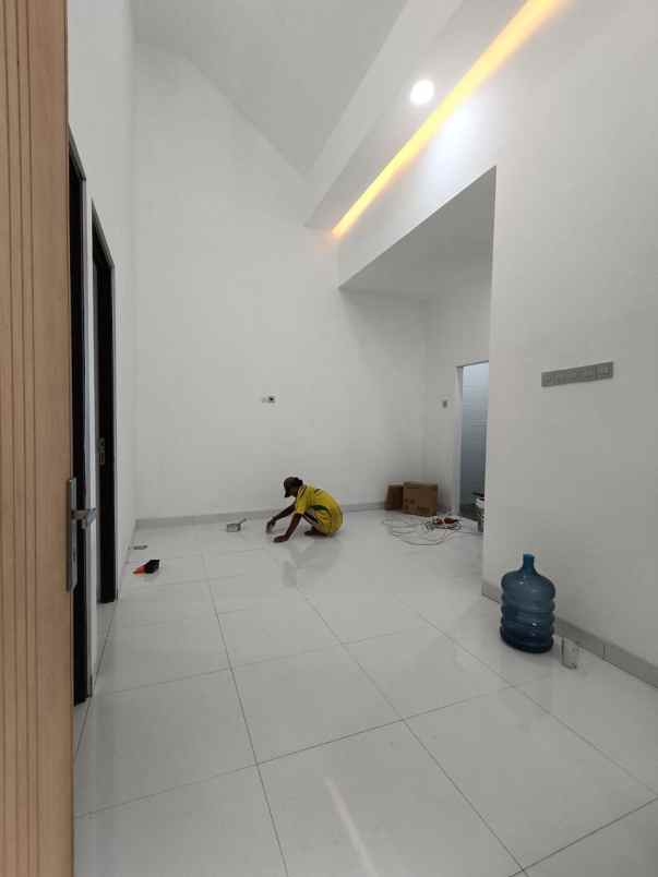 rumah desain modern akses stasiun krl