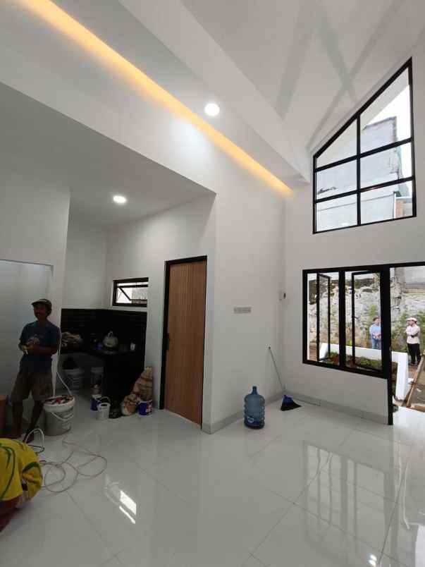 rumah desain modern akses stasiun krl