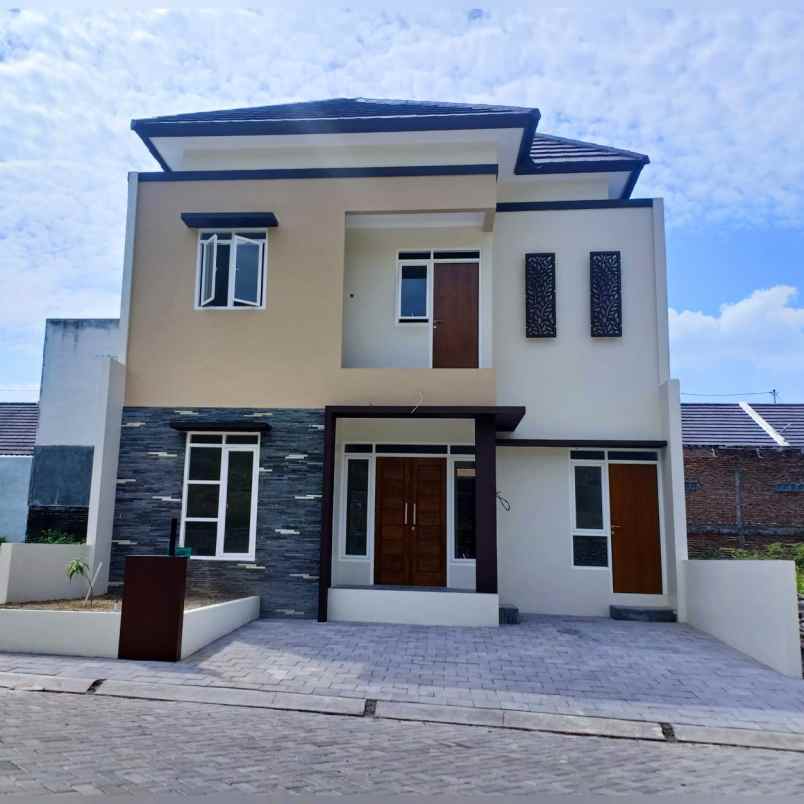 rumah elang raya mangunharjo