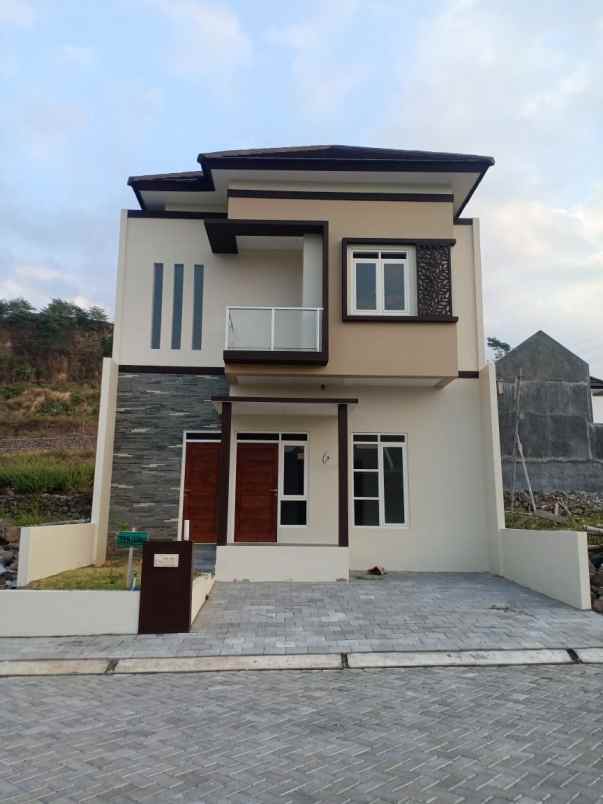 rumah elang raya mangunharjo