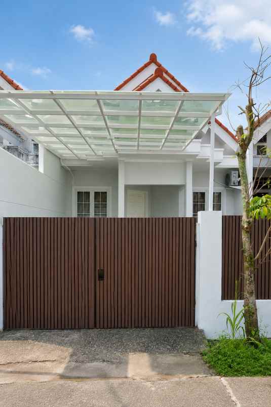 rumah full furnished 3 kt di graha raya cuma rp1 85 m