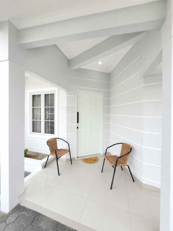rumah full furnished 3 kt di graha raya cuma rp1 85 m