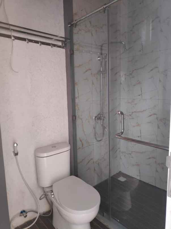 rumah jl jatiwaringin pondok