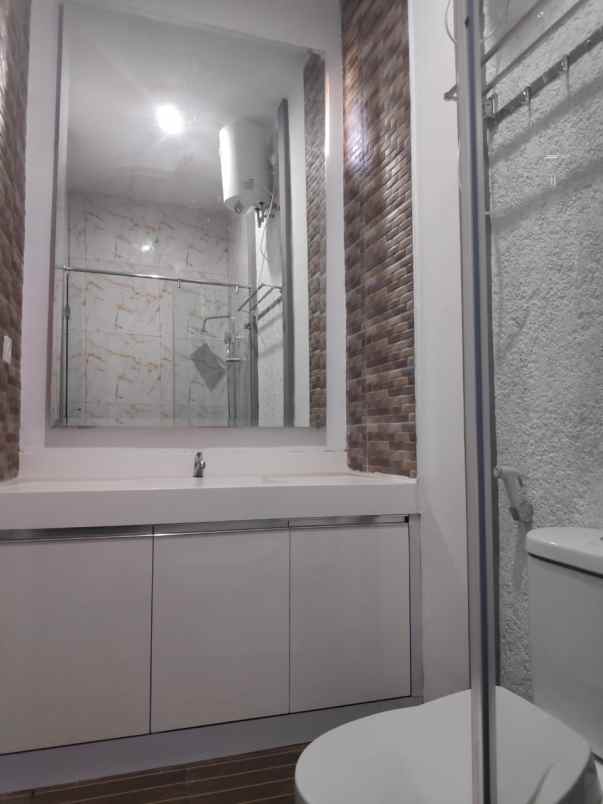 rumah jl jatiwaringin pondok