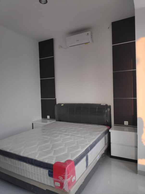 rumah jl jatiwaringin pondok