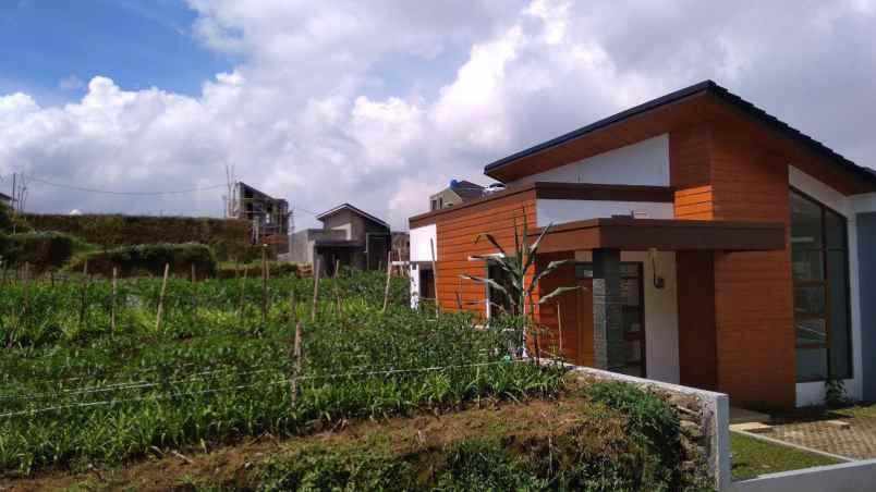 rumah jl mesjid nagrak no 611