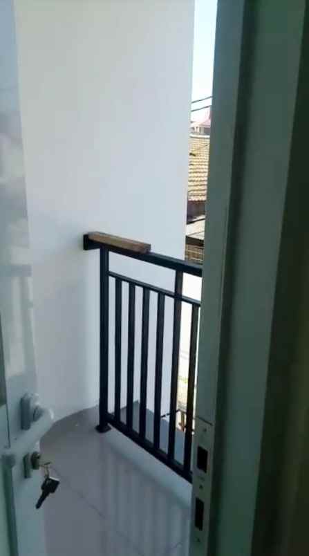 rumah jl raya jatiwaringin