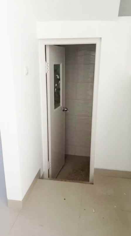 rumah jl raya jatiwaringin