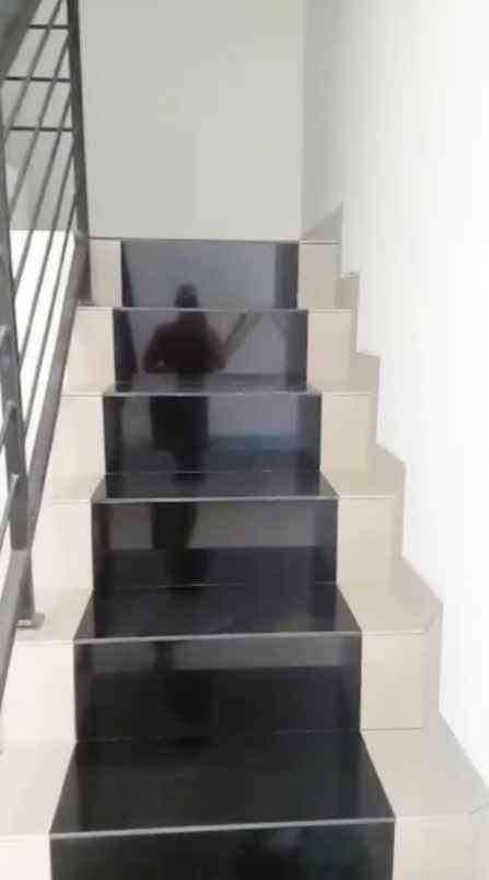 rumah jl raya jatiwaringin