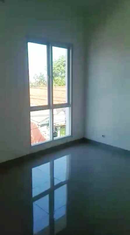 rumah jl raya jatiwaringin