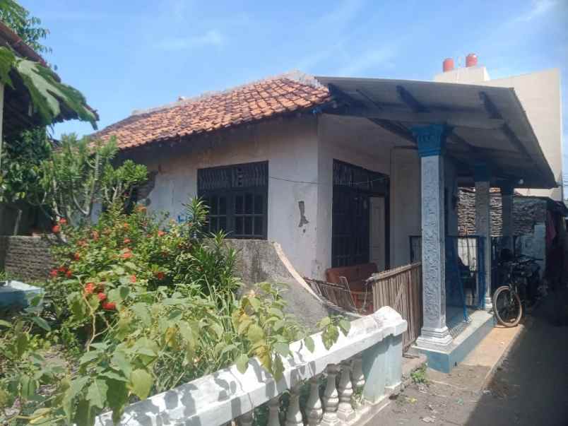 rumah kampung layak huni dan strategis