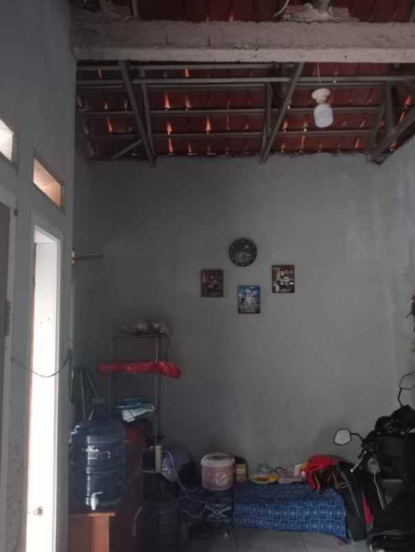 rumah kampung strategis pinggiran kota