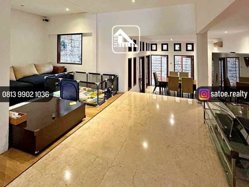 rumah klasik 2 5 lantai di dekat jl diponegoro menteng