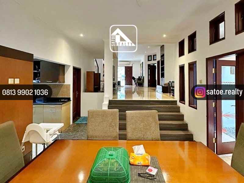 rumah klasik 2 5 lantai di dekat jl diponegoro menteng