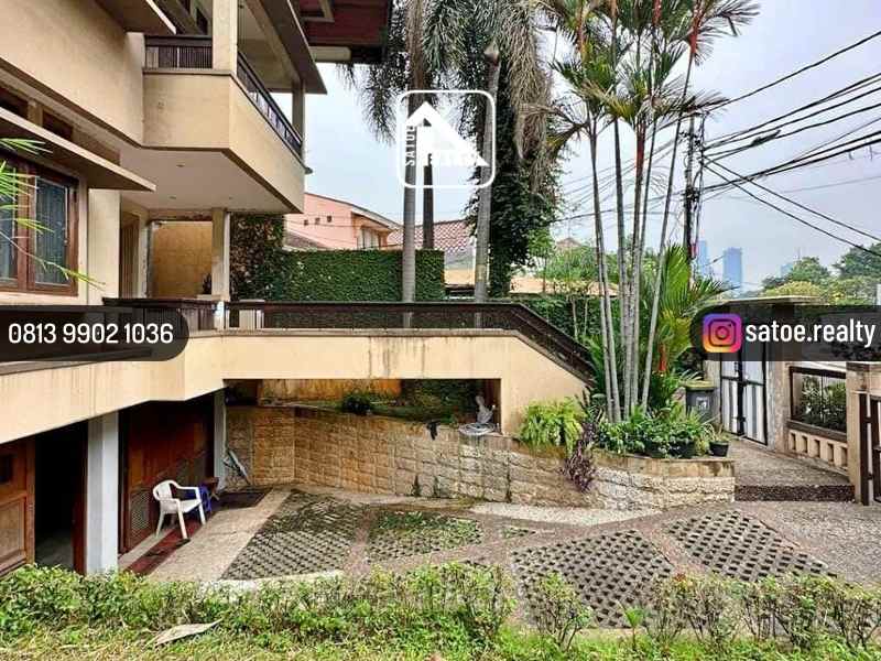 rumah klasik 2 5 lantai di dekat jl diponegoro menteng