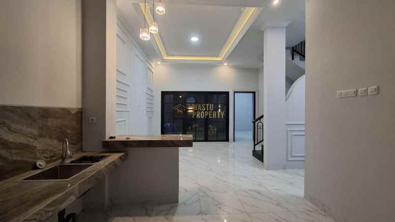 rumah klasik eropa siap huni di utara maguwoharjo