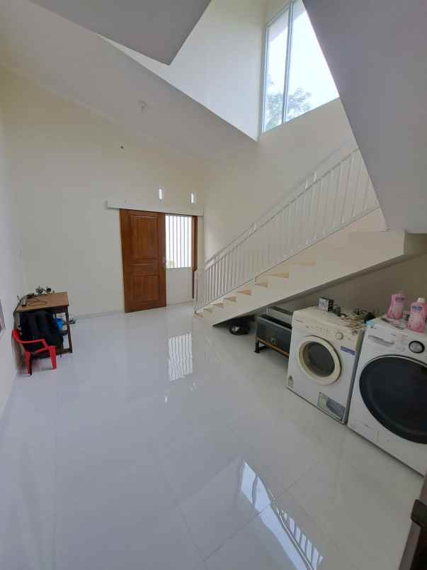 rumah luas dan full furnish 3 menit dari pasar gentan