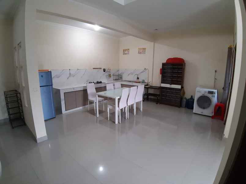 rumah luas dan full furnish 3 menit dari pasar gentan