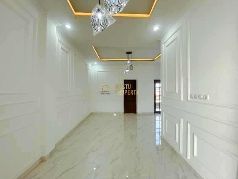 rumah mewah 3lantai harga miring di maguwoharjo