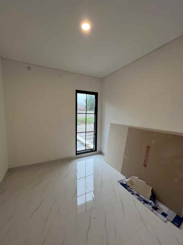 rumah mewah akses dekat pintu masuk grandwisata