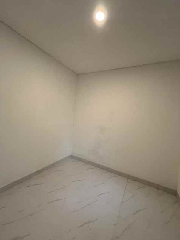 rumah mewah akses dekat pintu masuk grandwisata