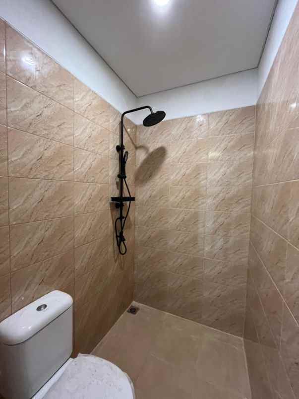 rumah mewah akses dekat pintu masuk grandwisata