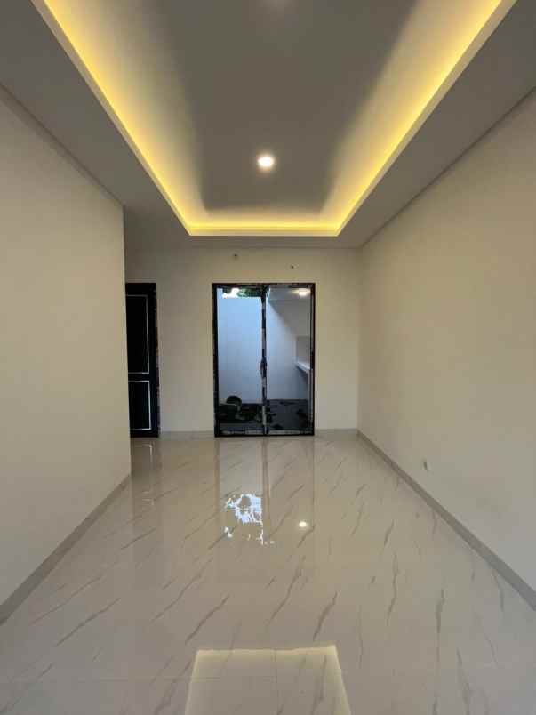 rumah mewah akses dekat pintu masuk grandwisata