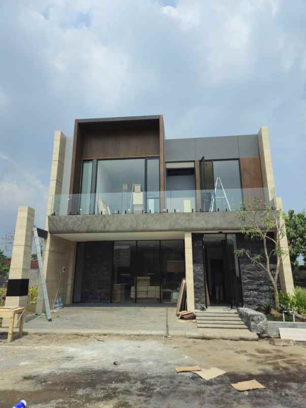 rumah mewah cantik berlokasi strategis di mlati sleman