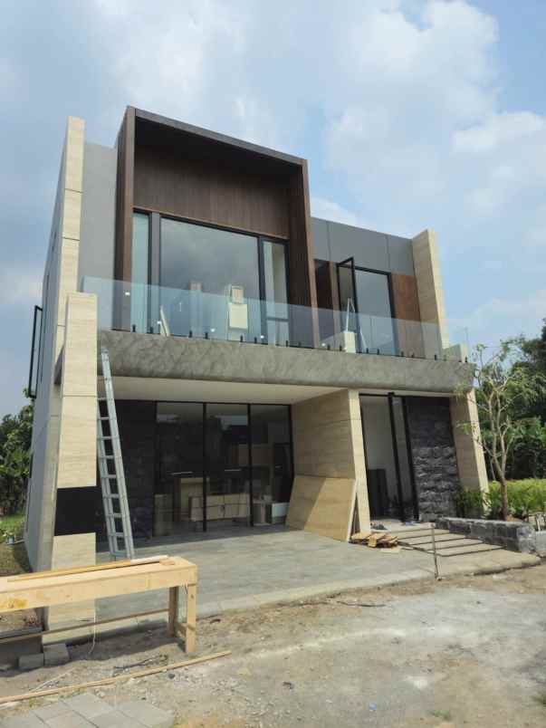 rumah mewah cantik berlokasi strategis di mlati sleman