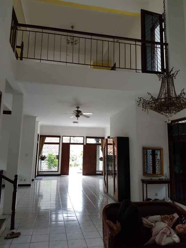 rumah mewah dalam kavling pemda di karawaci tangerang