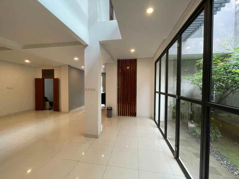 rumah mewah dalam komplek besar di lebak bulus jaksel
