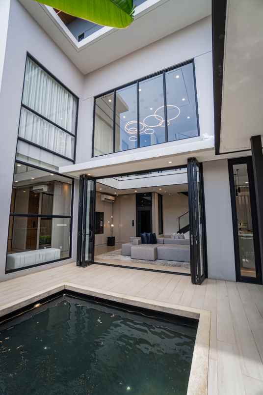 rumah mewah dengan private lift di sawangan depok