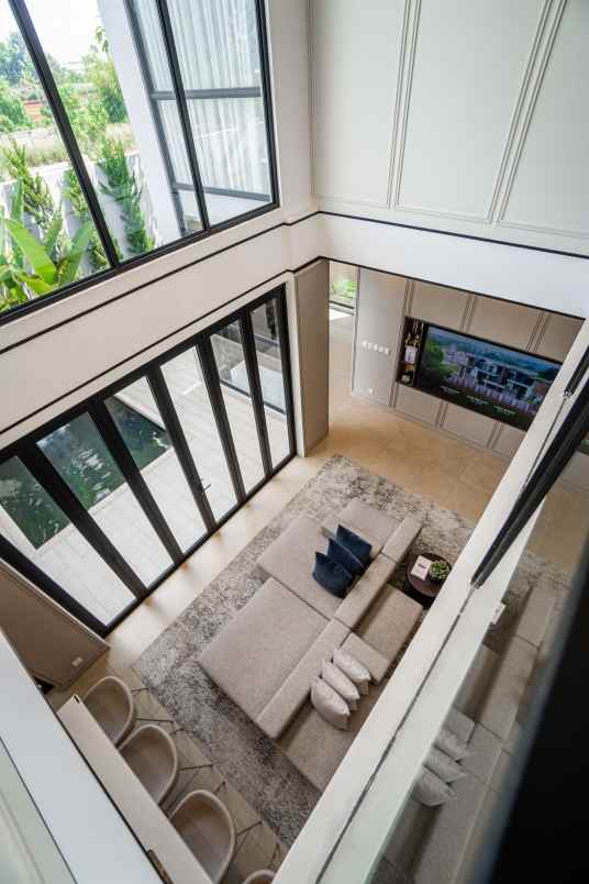 rumah mewah dengan private lift di sawangan depok