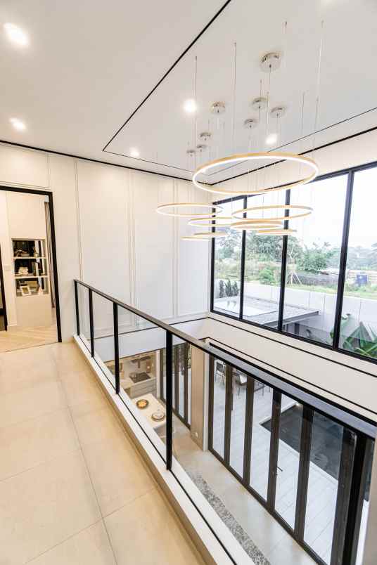 rumah mewah dengan private lift di sawangan depok